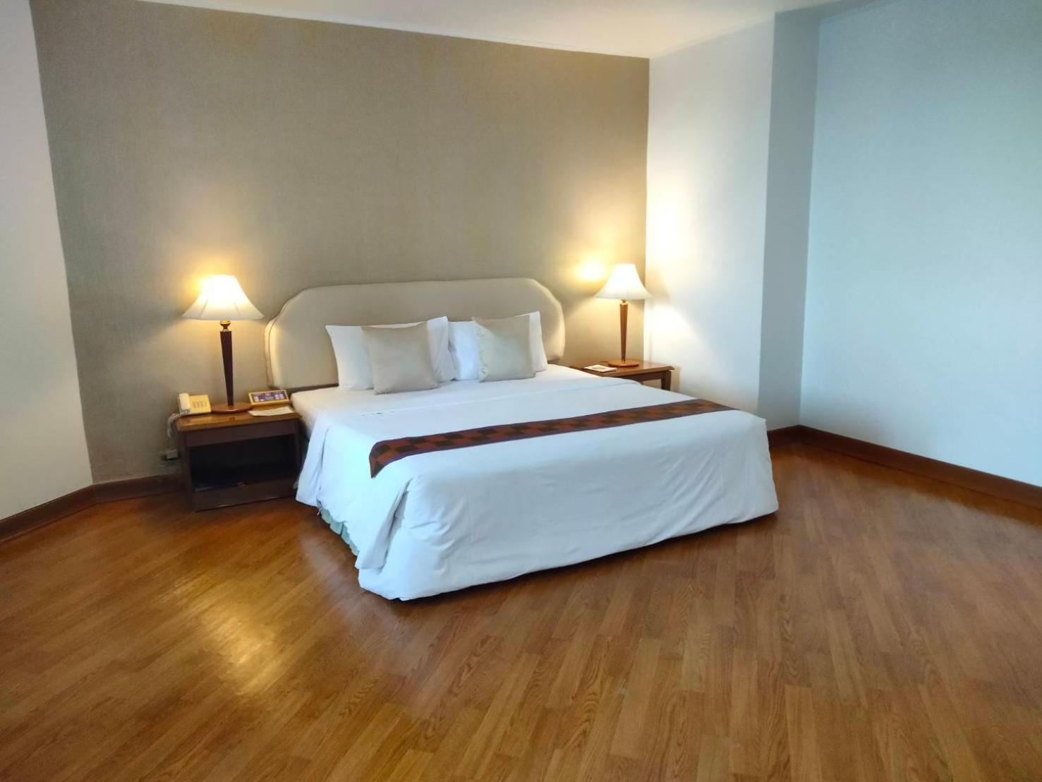 Thumrin Thana Hotel Trang Eksteriør bilde