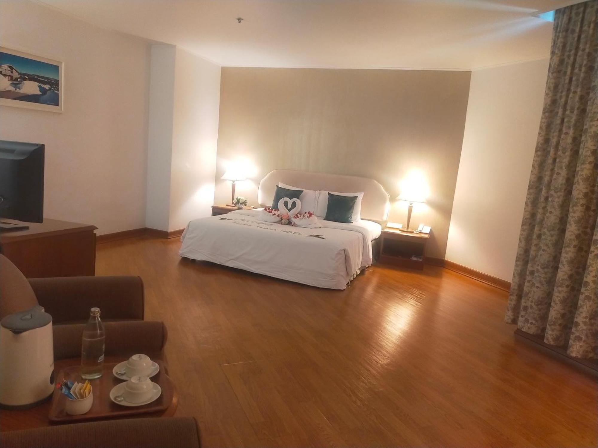Thumrin Thana Hotel Trang Eksteriør bilde